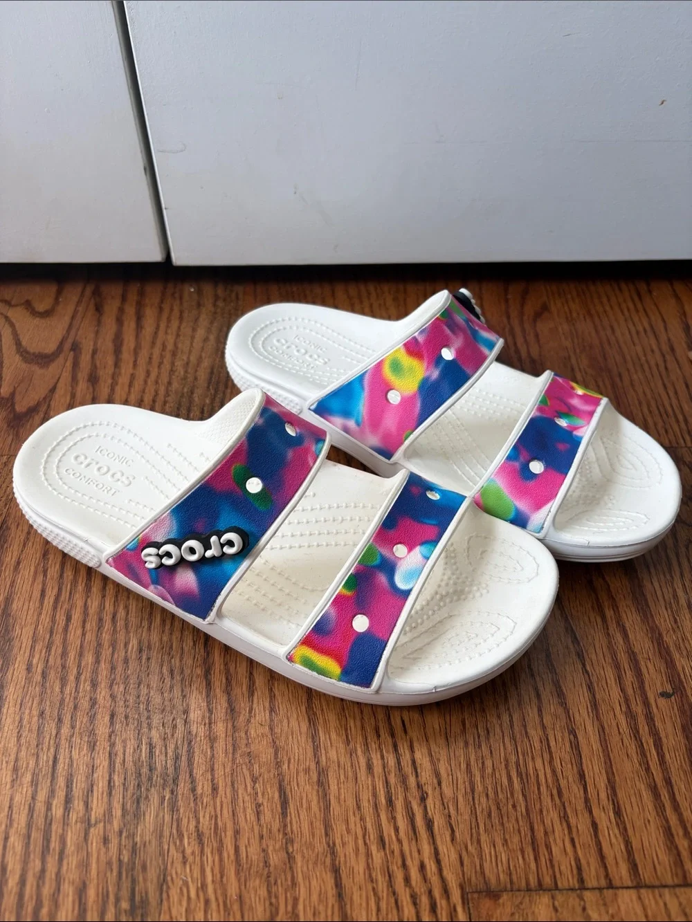 Crocs Womens Classic Graphic Two-Strap Slide Sandals Size 7 White - Multicolor